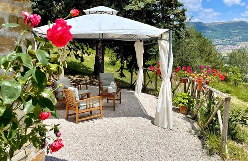 Monteluiano House | La Panoramica Gubbio - Maison de Charme - Casette e appartamenti self catering per vacanze meravigliose!