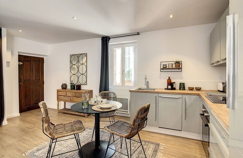 Saint-Tropez City Centre Apartment | LA PAPILLON ST TROPEZ LUXURY STUDIO IN THE HEART OF THE VILLAGE
