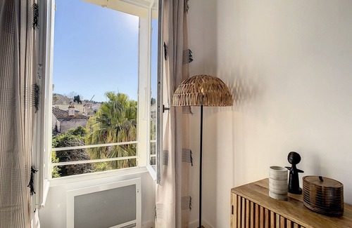 Saint-Tropez City Centre Apartment | LA PAPILLON ST TROPEZ LUXURY STUDIO IN THE HEART OF THE VILLAGE