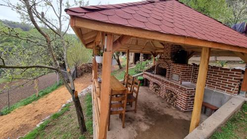 Isverna House | La Peșteră