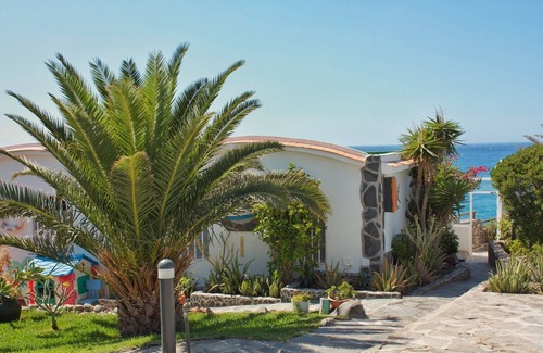 Playa del Aguila House | La Perla - bungalow complex DIRECTLY by the sea