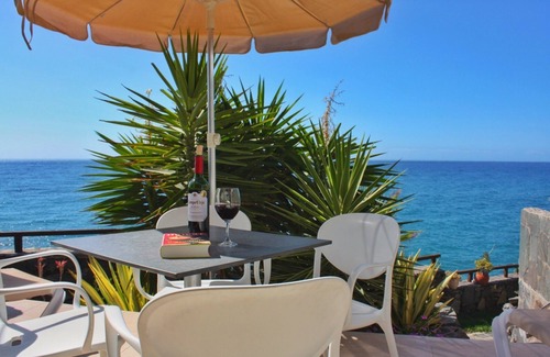 Playa del Aguila House | La Perla - Bungalowanlage DIRECTLY by the sea