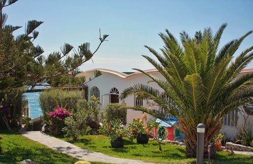 Playa del Aguila House | La Perla - Bungalowanlage DIRECTLY by the sea