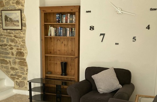 Pre-en-Pail House | La Petite Maison - self catering