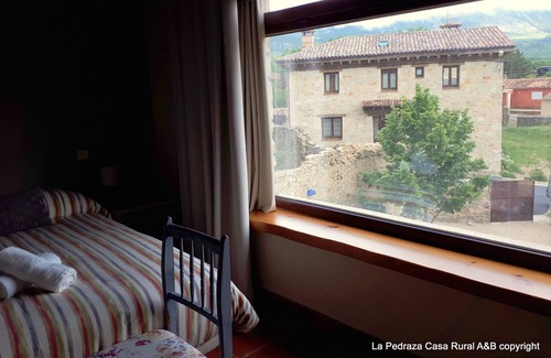 Martincano Cottage | La Pedraza Cottage 12 places near Pedraza with pool and private barbecue