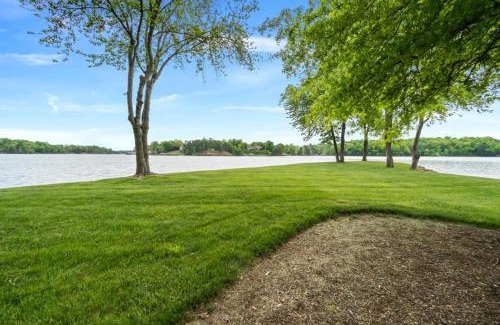 Bethlehem House | La Peninsule At Lake Hickory