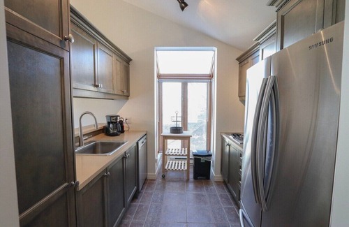 Stoneham House | La Perle Alpine | Mountain, Comfort & Charm