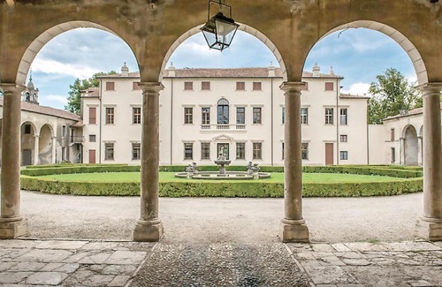 Castelgomberto Apartment | La Peschiera