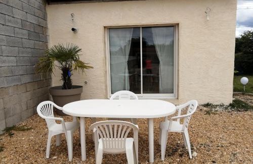 Saint-Seurin-sur-l'Isle House | La Petite Maison Des Vignes
