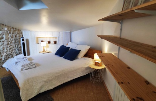 Graves-Saint-Amant House | La Petite Cagouille, pretty stone house with swimming pool