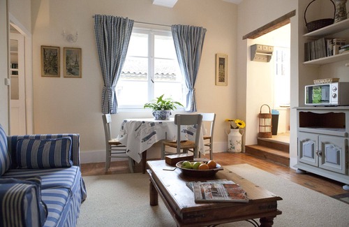 Condom Apartment | La Petite Gensac - Le Grenier Apartment. Sleeps 2
