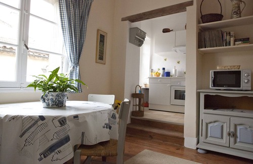 Condom Apartment | La Petite Gensac - Le Grenier Apartment. Sleeps 2