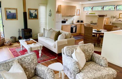 Balmoral Ridge Villa | "La Petite Grange" Maleny