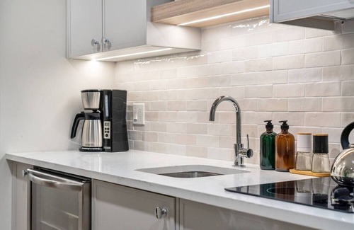 Kensington Condo | La Petite | Hot Tub | Kensington | Fenced Yard