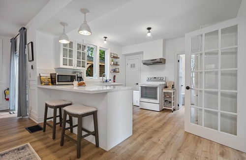 Historic Old Town House | La Petite Maison, With Soaker Tub & Fire Bowl