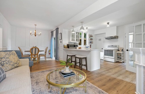 Historic Old Town House | La Petite Maison, With Soaker Tub & Fire Bowl