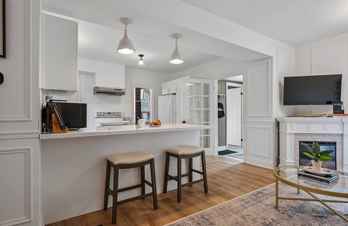 Historic Old Town House | La Petite Maison, With Soaker Tub & Fire Bowl