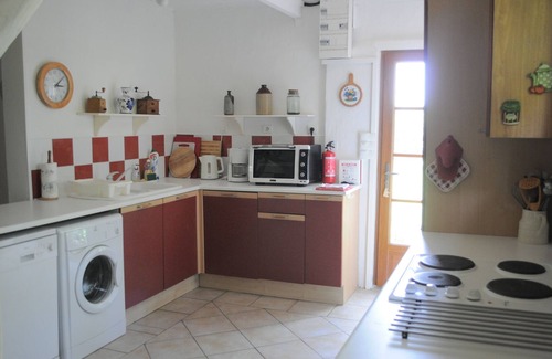Montpezat-de-Quercy Cottage | La Petite Maison is located in beautiful restful surroundings with swimming pool