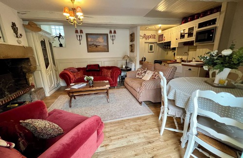 Lanvallay House | La Petite Madeleine, Charming Gîte, Dinan Port.