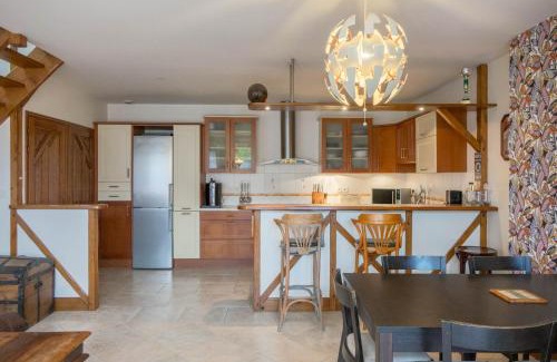 Saint-Jean-de-Braye Villa | La Petite Maison au calme - 2 chambres - à 200m des Bords de Loire