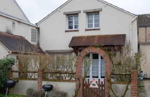 Saint-Jean-de-Braye Villa | La Petite Maison au calme - 2 chambres - à 200m des Bords de Loire
