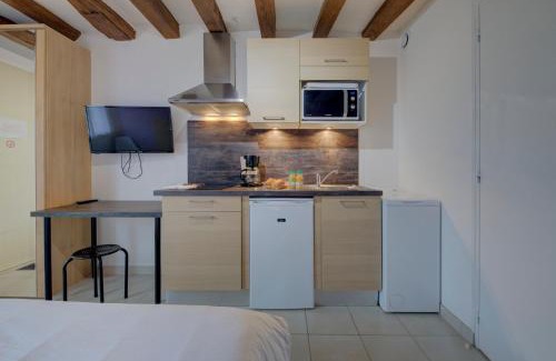 Avoine Apartment | La petite maison 4