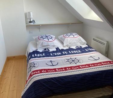 Camors House | La petite maison bleue