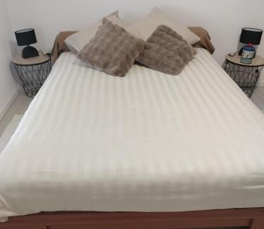 Le Blanc House | La petite maison de poncho