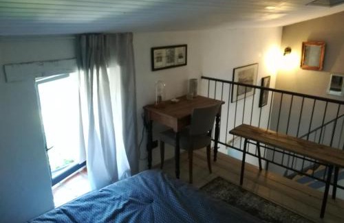 Laroque-Timbaut Bed & Breakfast | La Petite Maison