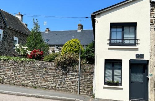 Pont-d'Ouilly House | La Petite Maison