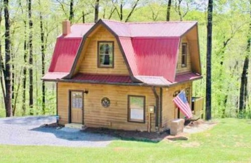 McCaysville Cabin | La Petite Maison - French Inspired Chalet