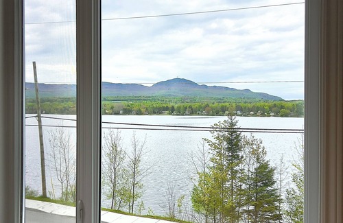 Eastman Ski Chalet | La Petite Marine, un Refuge Paisible Avec vue sur le lac Dargent a Eastman Qc