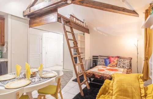 Dammarie Les Lys Apartment | La Petite Reine Blanche