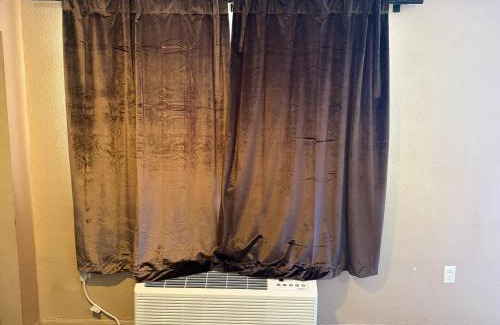 College East Hotel | La PETITE ROUGE MOTEL