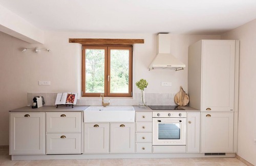 Apt House | La Petite Ruche, 1 bedroom Gite in the Luberon