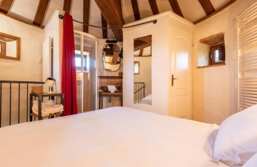 Hurigny Apartment | La Petite Tour du Château de Salornay