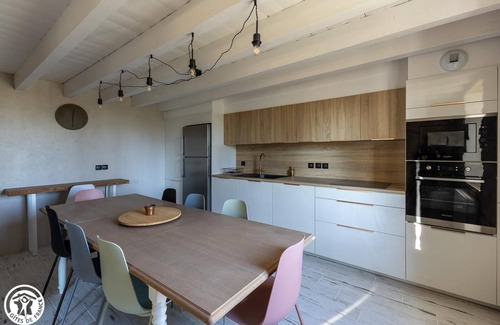 Loubeyrat House | La Pierre de Loubeyrat