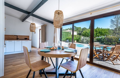 Suze-la-Rousse Villa | La Piscine, holiday home with heated pool