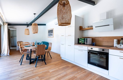 Suze-la-Rousse Villa | La Piscine, holiday home with heated pool