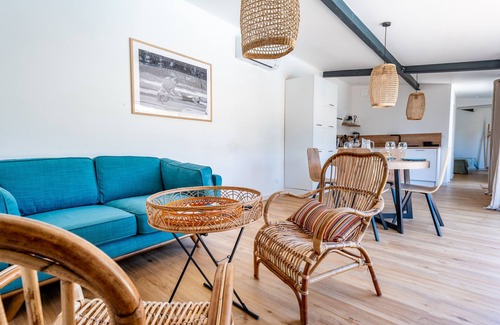 Suze-la-Rousse Villa | La Piscine, holiday home with heated pool