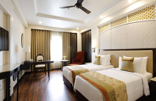 Hazratganj Hotel | La Place Sarovar Portico, Lucknow