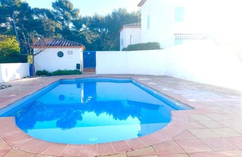 Sanary-sur-Mer Apartment | La plage, calme et jardin