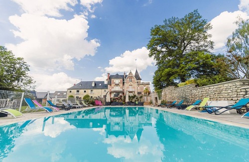 Chatillon-sur-Indre Cottage | La Poignardière, Gîte with heated swimming pool 20min from Beauval Park