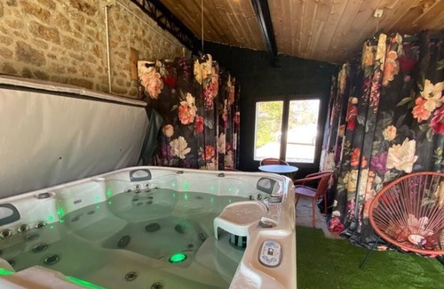 Le Parc Cottage | La Poignière, Cottage 15 People, SPA