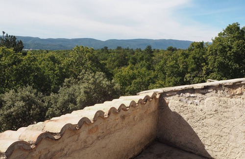Reillanne House | La Poncette, Provencal mas with large garden and private pool in the Luberon.