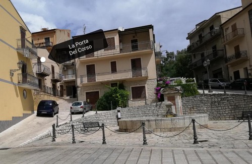 Castronuovo di Sicilia House | la porta del corso