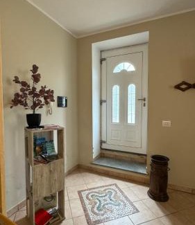 Favaro Apartment | La Porta Rossa
