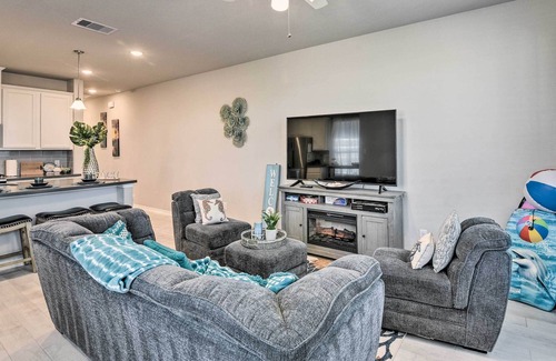 La Porte House | La Porte Getaway w/ Deck: Steps to Beach!