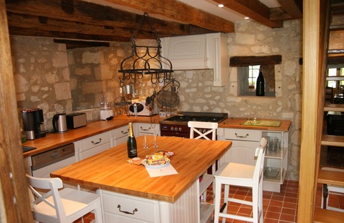 Luze Cottage | La Porterie Gite de charme * Abbaye de Bois-Aubry,Yul Brynner's grave, 3HA