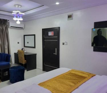 Surulere Hotel | LA POSH HOTEL AND LOUNGE Coker